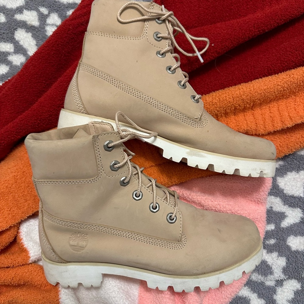 Women’s lightweight Timberland boots